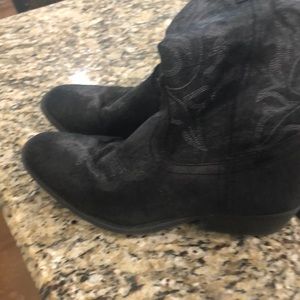 Black western boots